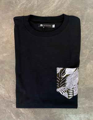 PLAYERA NEGRA POCKET HOJAS VERDES