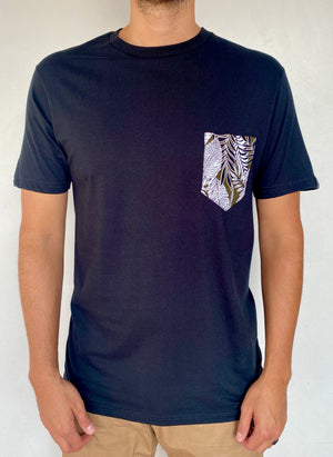 PLAYERA NEGRA POCKET HOJAS VERDES