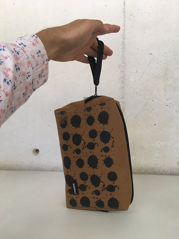 BOLSA DE VIAJE POUCH UNISEX CAMEL