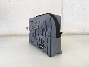 BOLSA DE VIAJE POUCH UNISEX GRIS